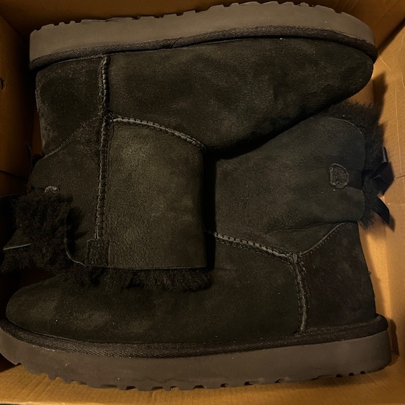 UGG Shoes - W ( Womens) Mini Bailey Bow II Size 10 Womens.